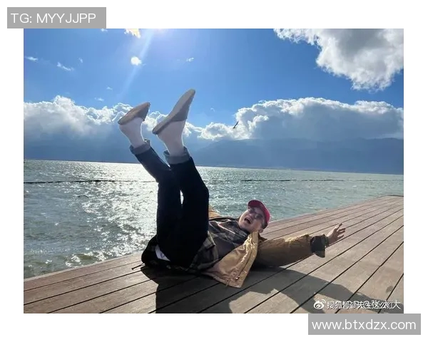 时尚与运动的完美结合足球明星图案拖鞋让你在夏日尽显个性魅力 时尚与运动的完美结合足球明星图案拖鞋让你在夏日尽显个性魅力